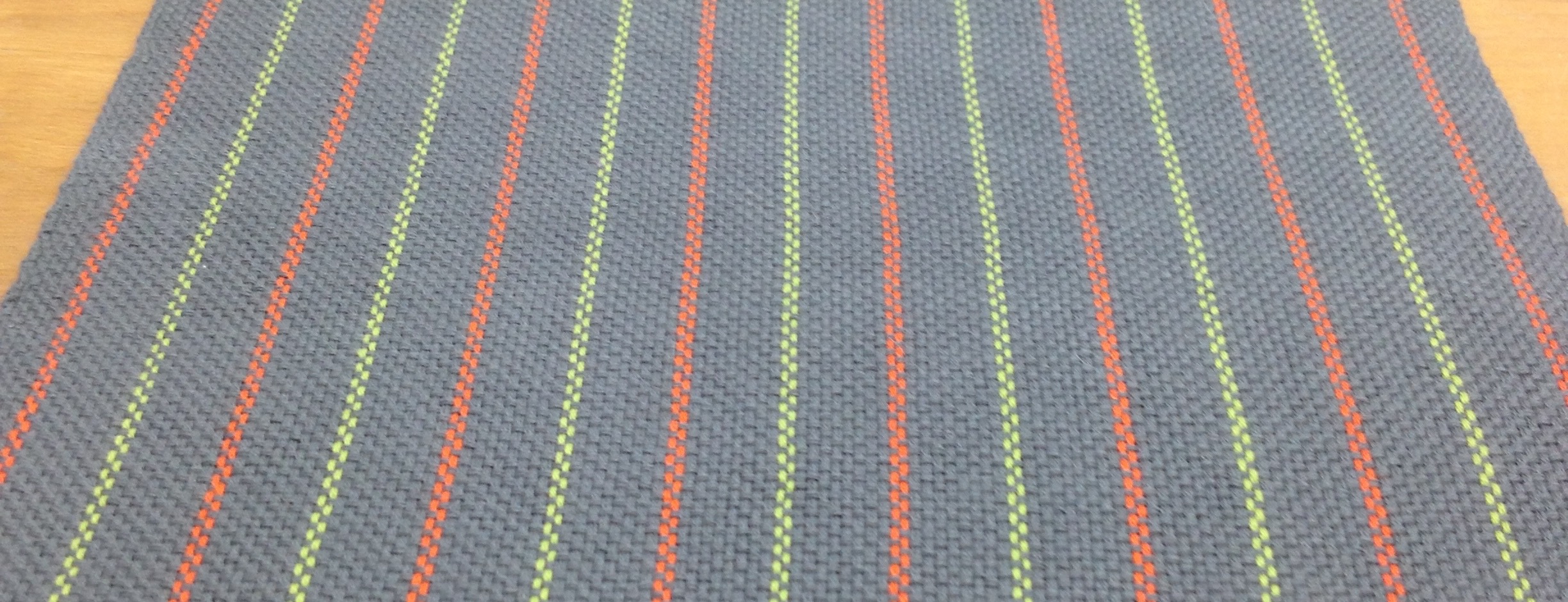 This is the stripe pattern you are creating, 8 ends grey, 2 bright color.